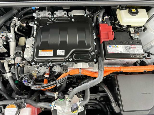 Photo of 2025 COSMIC WHT PRL Subaru Solterra