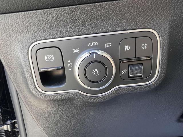 Photo of 2024 Black Mercedes-Benz GLB 250
