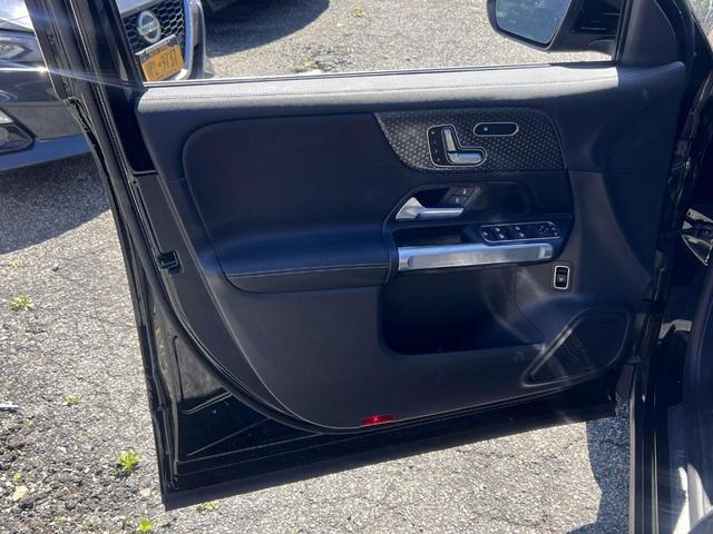 Photo of 2024 Black Mercedes-Benz GLB 250