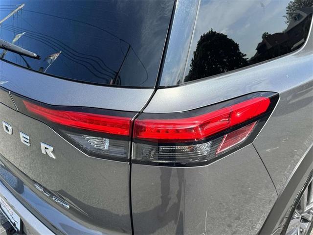 Photo of 2022 Gun Metallic Nissan Pathfinder