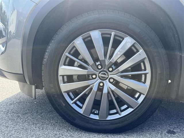 Photo of 2022 Gun Metallic Nissan Pathfinder
