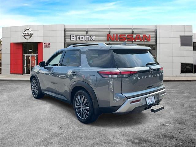 Photo of 2022 Gun Metallic Nissan Pathfinder