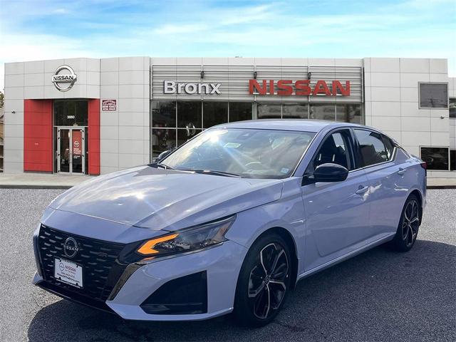 Photo of 2023 Gray Sky Pearl Nissan Altima