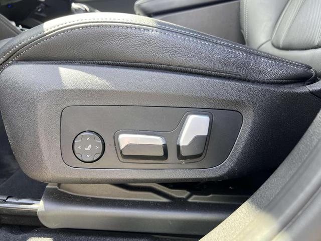 Photo of 2022 Jet Black BMW X4