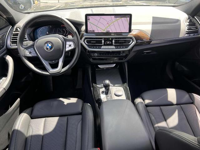 Photo of 2022 Jet Black BMW X4