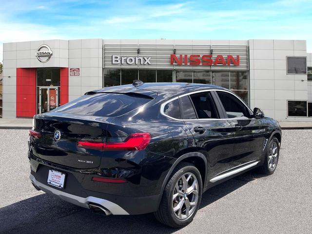 Photo of 2022 Jet Black BMW X4