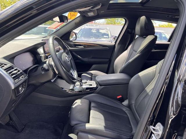 Photo of 2022 Jet Black BMW X4
