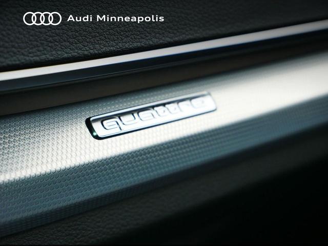 Photo of 2024 Chronos Gray Metallic Audi Q5