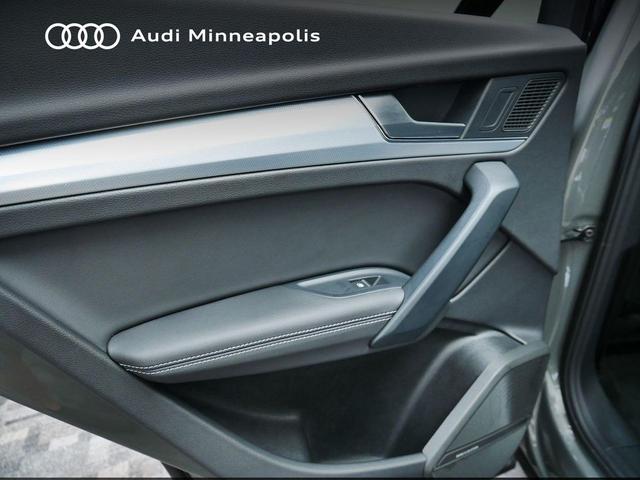 Photo of 2024 Chronos Gray Metallic Audi Q5