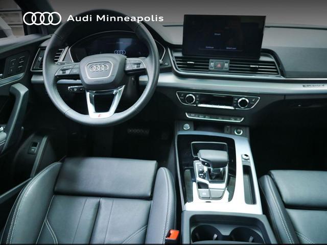 Photo of 2024 Chronos Gray Metallic Audi Q5