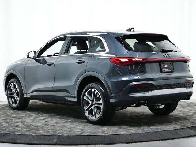 Photo of 2025 Tambora Gray Metallic Audi Q5