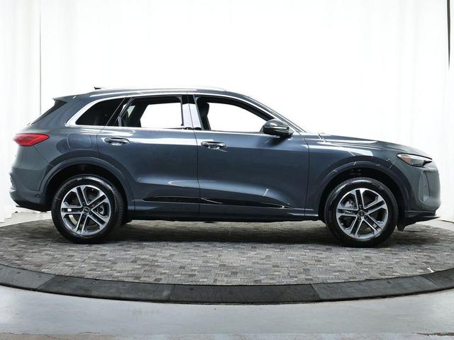 Photo of 2025 Tambora Gray Metallic Audi Q5