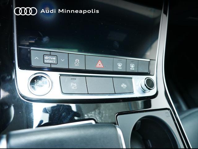 Photo of 2022 Mythos Black Metallic Audi Q7