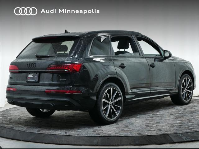 Photo of 2022 Mythos Black Metallic Audi Q7