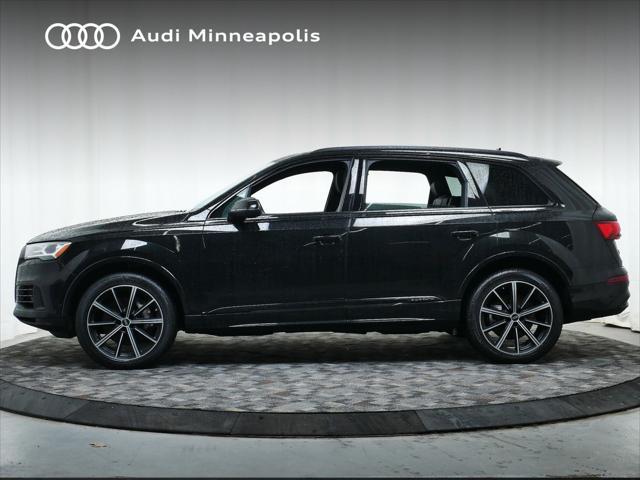 Photo of 2022 Mythos Black Metallic Audi Q7