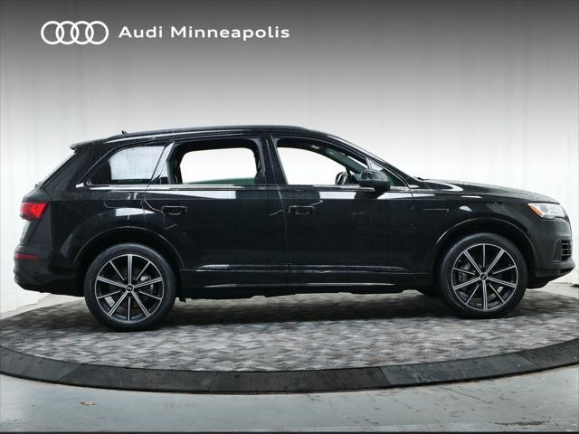 Photo of 2022 Mythos Black Metallic Audi Q7