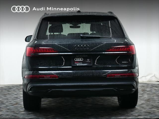 Photo of 2022 Mythos Black Metallic Audi Q7