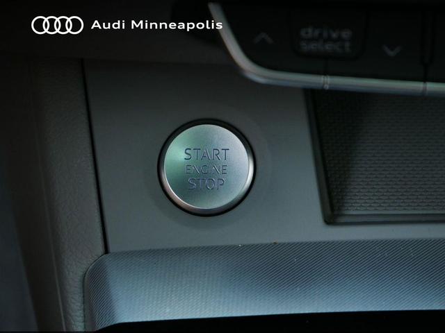Photo of 2025 Navarra Blue Metallic Audi Q5