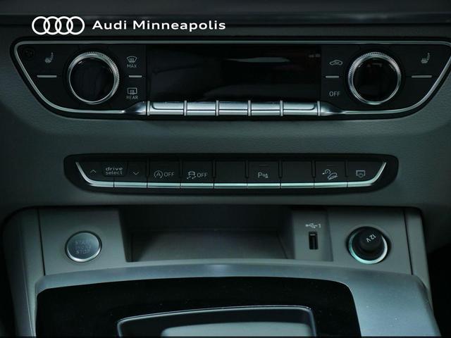 Photo of 2025 Navarra Blue Metallic Audi Q5