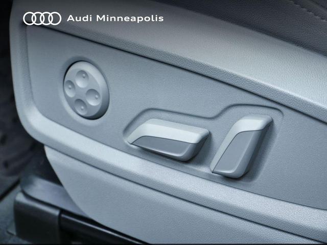 Photo of 2025 Navarra Blue Metallic Audi Q5