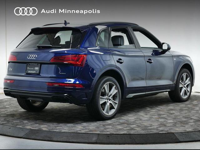 Photo of 2025 Navarra Blue Metallic Audi Q5