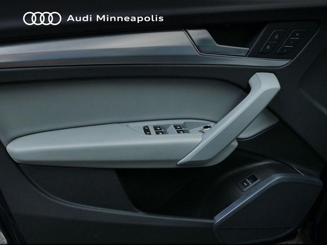 Photo of 2025 Navarra Blue Metallic Audi Q5