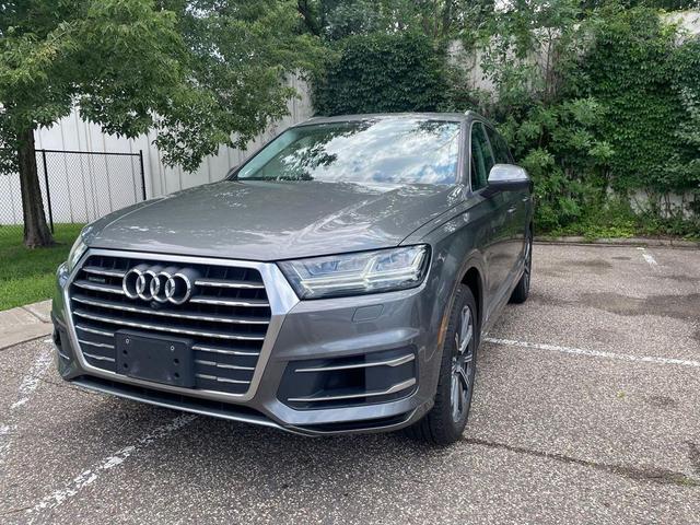 Photo of 2017 Graphite Gray Metallic Audi Q7
