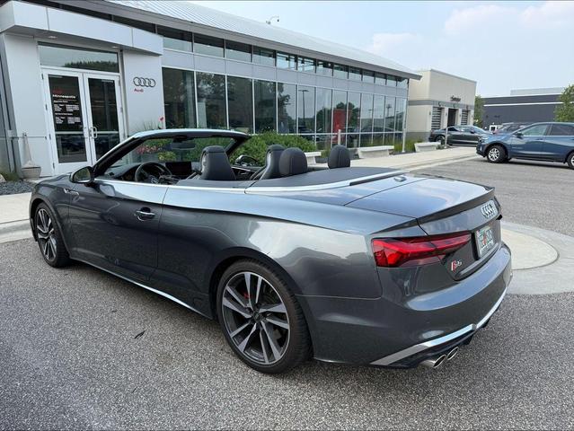 Photo of 2024 Daytona Gray Pearl Effect/Black Roof Audi S5
