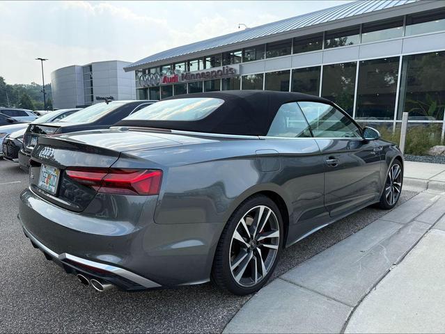 Photo of 2024 Daytona Gray Pearl Effect/Black Roof Audi S5