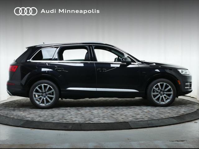 Photo of 2019 Orca Black Metallic Audi Q7