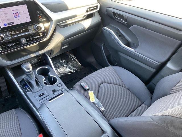 Photo of 2024 Celestial Silver Metallic Toyota Highlander