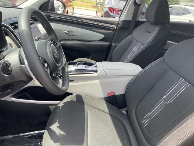 Photo of 2024 Shimmering Silver Hyundai TUCSON Hybrid