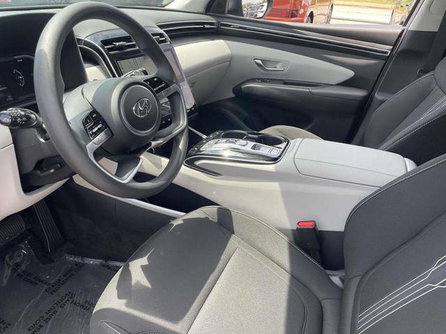 Photo of 2024 Shimmering Silver Hyundai TUCSON Hybrid