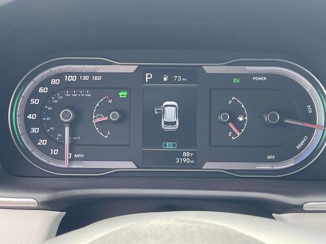 Photo of 2024 Shimmering Silver Hyundai TUCSON Hybrid