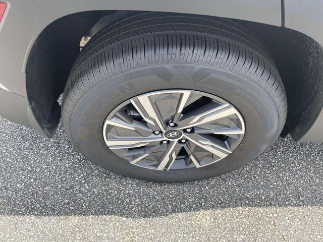Photo of 2024 Shimmering Silver Hyundai TUCSON Hybrid