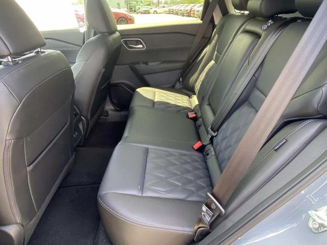 Photo of 2025 Boulder Gray Pearl/Super Black Nissan Rogue