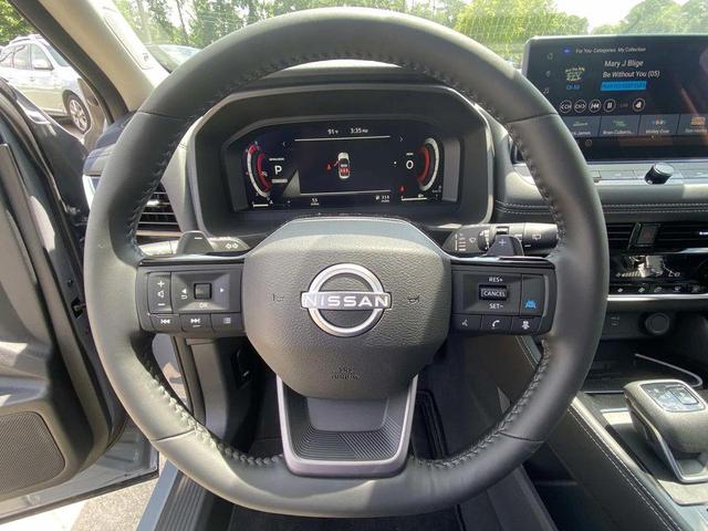 Photo of 2025 Boulder Gray Pearl/Super Black Nissan Rogue