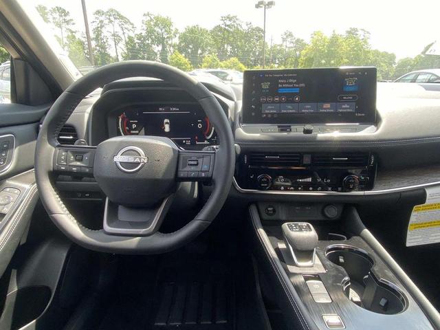 Photo of 2025 Boulder Gray Pearl/Super Black Nissan Rogue
