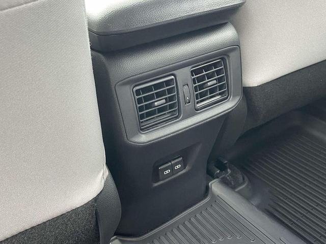 Photo of 2025 Ice Cap Toyota RAV4