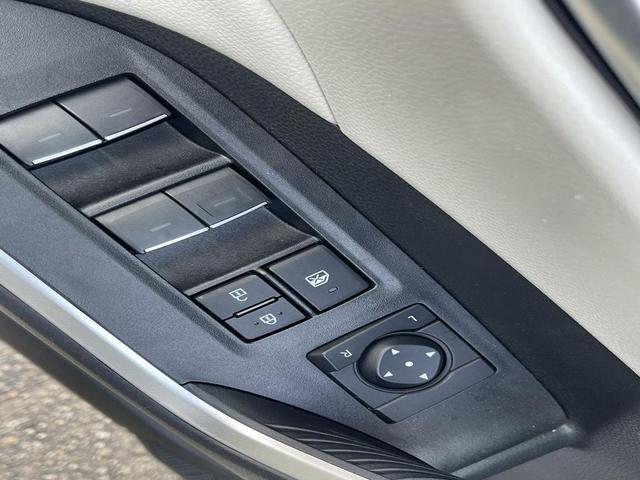 Photo of 2025 Ice Cap Toyota RAV4