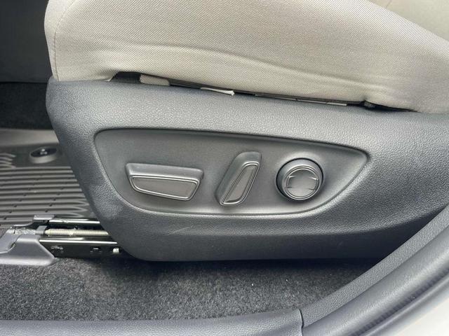 Photo of 2025 Ice Cap Toyota RAV4