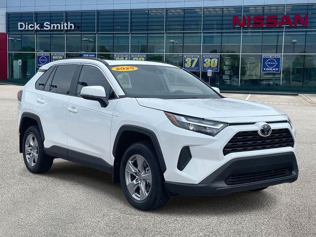 Photo of 2025 Ice Cap Toyota RAV4