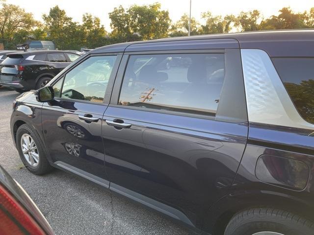 Photo of 2023 Deep Chroma Blue Kia Carnival