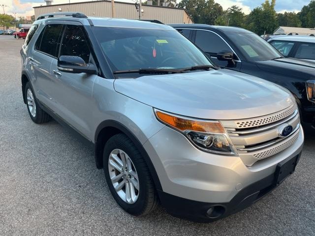 Photo of 2015 Ingot Silver Ford Explorer