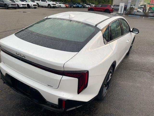 Photo of 2025 Snow White Pearl Kia K4