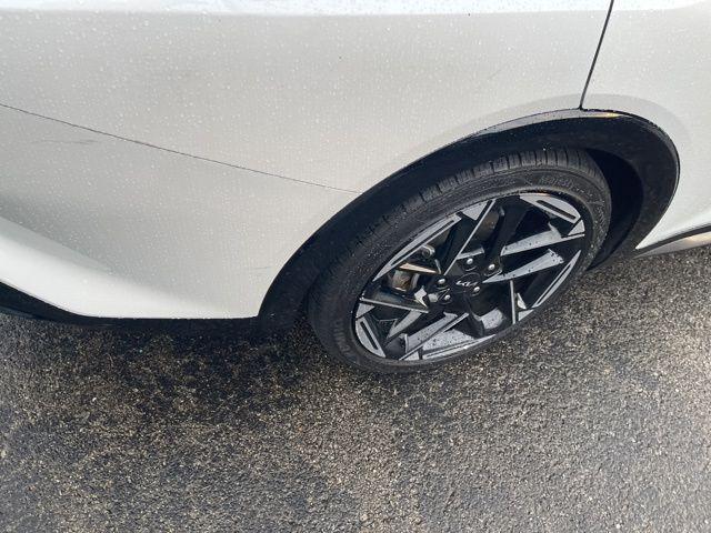 Photo of 2025 Snow White Pearl Kia K4