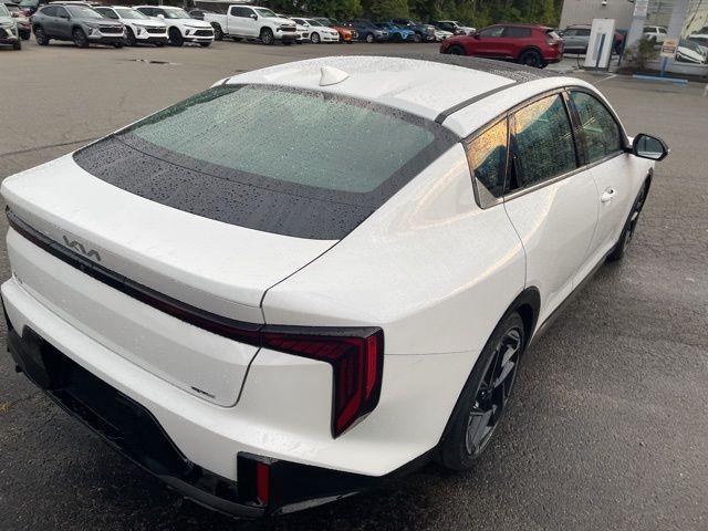 Photo of 2025 Snow White Pearl Kia K4