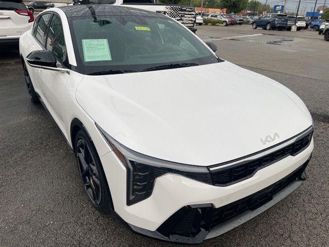 Photo of 2025 Snow White Pearl Kia K4