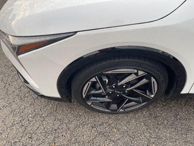 Photo of 2025 Snow White Pearl Kia K4