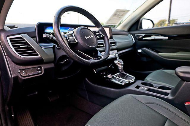 Photo of 2024 Fusion Orange Kia Seltos
